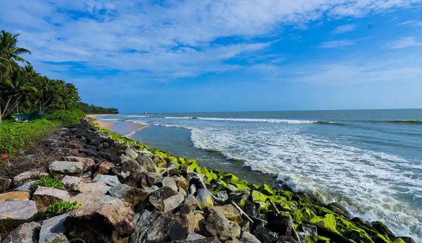 Kizhunna Beach, Kannur, Kerala - Vushii.com
